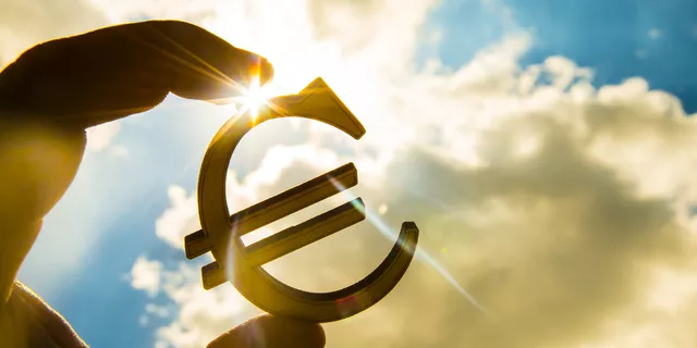 Analisa Kebijakan Moneter Euro Central Bank
